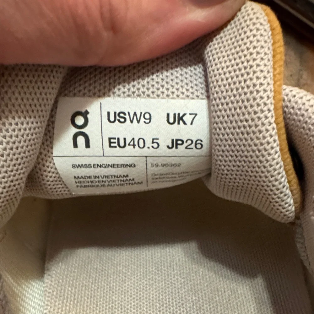 On Running Women’s White and Yellow Athletic Shoes- size 9 - Picture 9 of 9